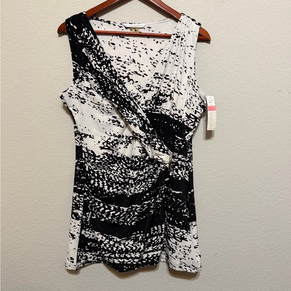 Peter Nygard Black and White Patterned Top